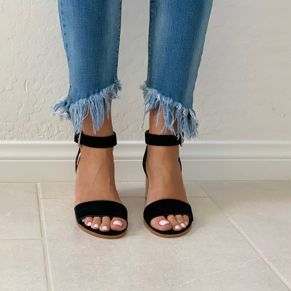 NIB Black Leather Wooden Kitten Heel Ankle Sandal - Picture 6 of 7